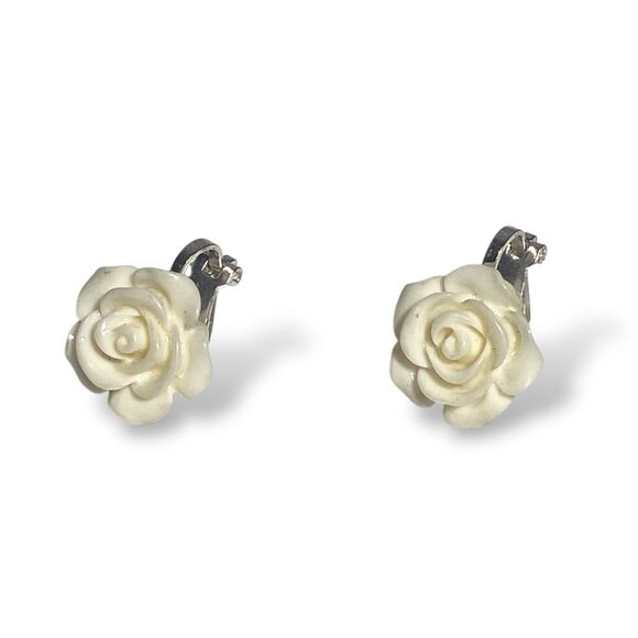 Vintage White Rose Clip On Earrings Carved Floral Angel Skin Coral Style Jewelry - Picture 2 of 10